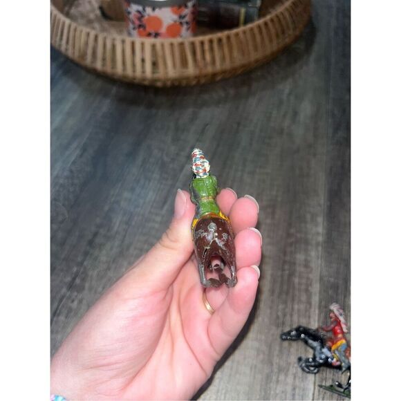 Britain's North American Indians Mounted with Weapons Cast Metal Set of 2 - Picture 3 of 8